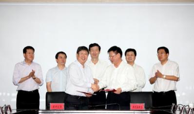 我校与郑州高新技术产业开发区签订战略合作协议
